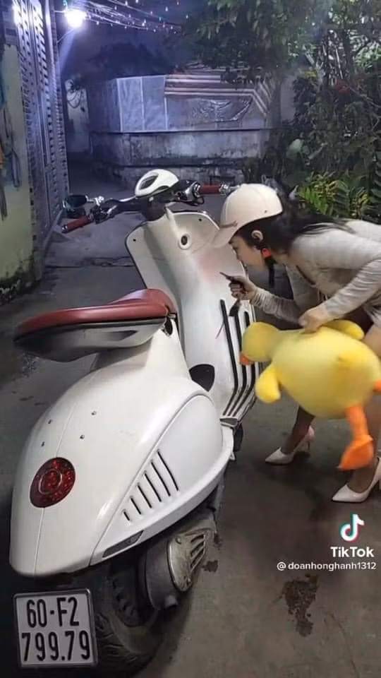 Móc khoá dành cho chị em não cá vàng.