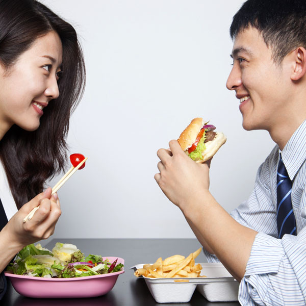 Bốn người trong đời dễ làm bạn tăng cân ảnh 2 Bốn người trong đời dễ làm bạn tăng cân ảnh 2