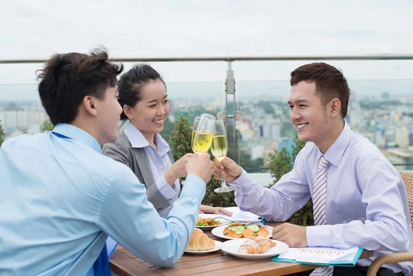 Bốn người trong đời dễ làm bạn tăng cân