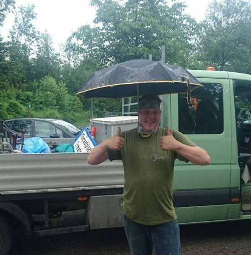 Tuyệt chiêu dùng ô không cần động tay.