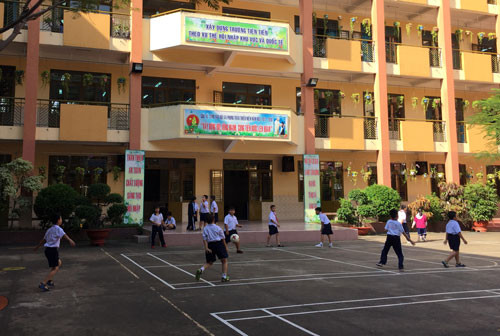 Học sinh tiểu học cóxu hướng hiếu động, tập trung không lâu, tuân thủ kỷ luật còn thấp. Học sinh tiểu học cóxu hướng hiếu động, tập trung không lâu, tuân thủ kỷ luật còn thấp. Ảnh: Mạnh Tùng.