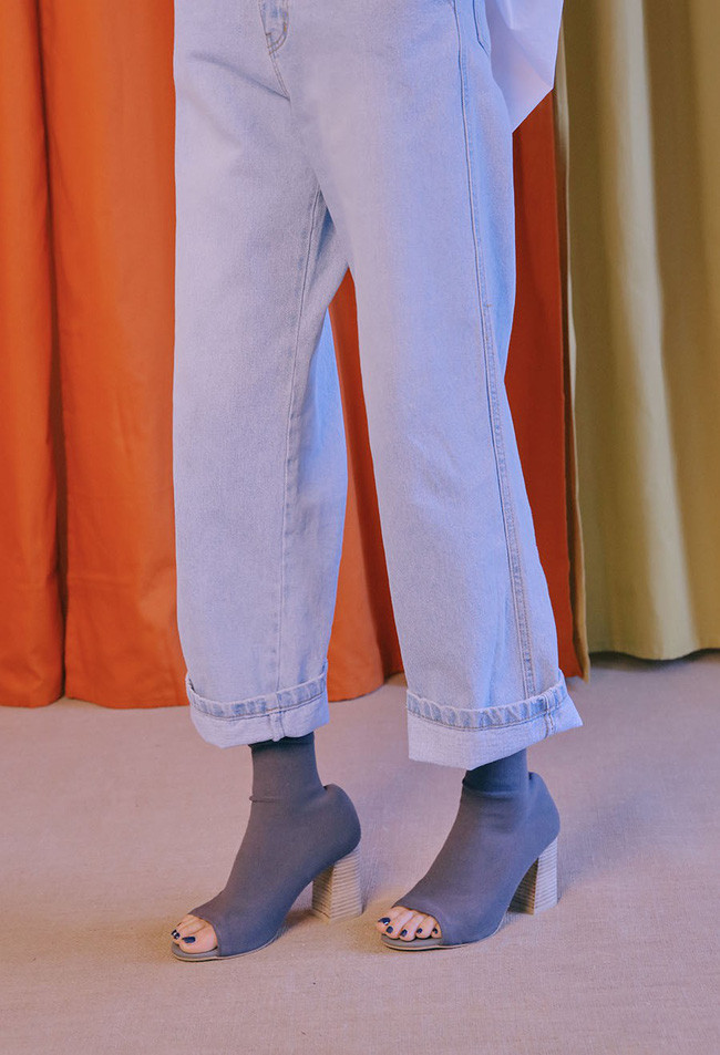 Nàng nào chẳng mê diện boots mùa lạnh, nhưng để sắm được đôi chuẩn mốt thì hãy xem ngay 4 gợi ý này - Ảnh 15. Nàng nào chẳng mê diện boots mùa lạnh, nhưng để sắm được đôi chuẩn mốt thì hãy xem ngay 4 gợi ý này - Ảnh 15.