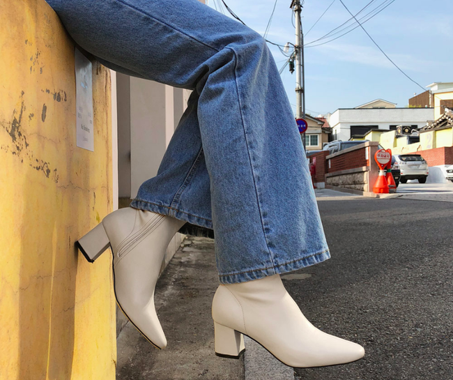 Nàng nào chẳng mê diện boots mùa lạnh, nhưng để sắm được đôi chuẩn mốt thì hãy xem ngay 4 gợi ý này - Ảnh 1. Nàng nào chẳng mê diện boots mùa lạnh, nhưng để sắm được đôi chuẩn mốt thì hãy xem ngay 4 gợi ý này - Ảnh 1.