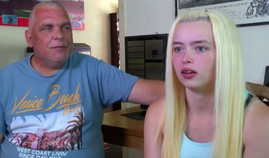 Người đàn ông bị đuổi khỏi quê nhà sau khi cưới một đối tượng “không thể chấp nhận được” - Ảnh 2. Người đàn ông bị đuổi khỏi quê nhà sau khi cưới một đối tượng “không thể chấp nhận được” - Ảnh 2.