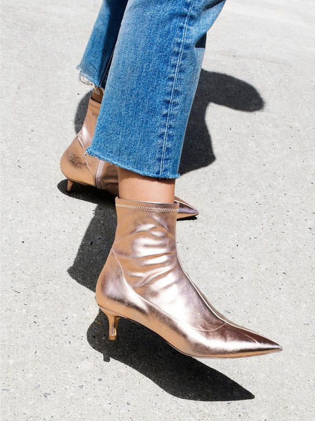 Nàng nào chẳng mê diện boots mùa lạnh, nhưng để sắm được đôi chuẩn mốt thì hãy xem ngay 4 gợi ý này - Ảnh 10. Nàng nào chẳng mê diện boots mùa lạnh, nhưng để sắm được đôi chuẩn mốt thì hãy xem ngay 4 gợi ý này - Ảnh 10.