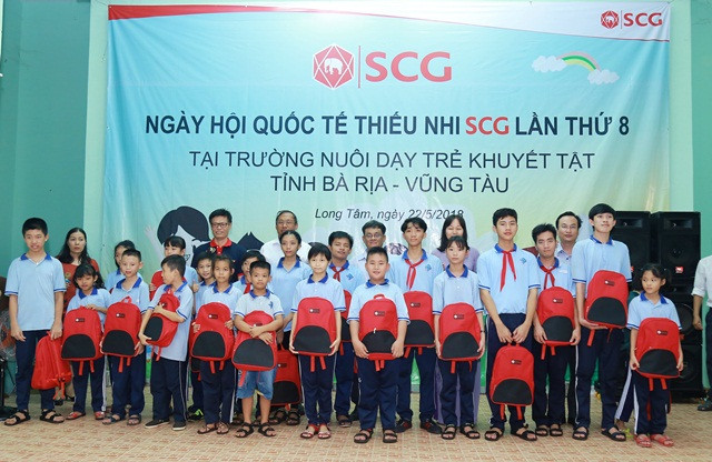 Các em không chỉ có một ngày vui chơi thật vui mà còn được nhận những phần quà thật ý nghĩa từ SCG Các em không chỉ có một ngày vui chơi thật vui mà còn được nhận những phần quà thật ý nghĩa từ SCG