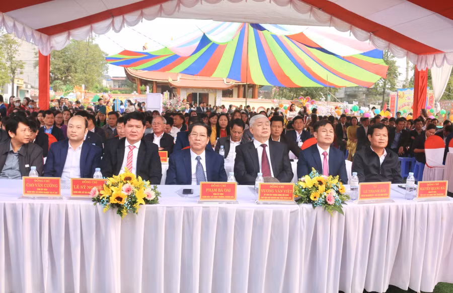 Các đại biểu dự khai mạc hội Lễ hội Bút Nghiên. (Ảnh: NT).