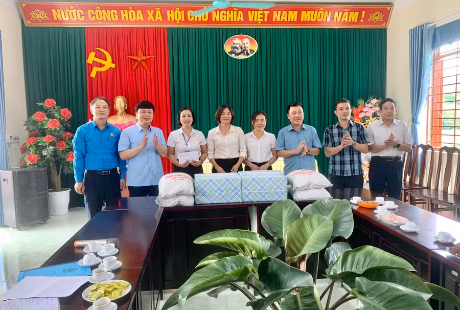 Thái Nguyên động viên học sinh, giáo viên vùng khó trước thềm năm học mới.