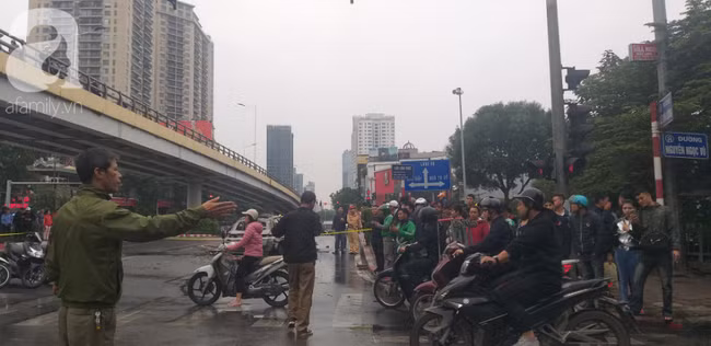 Vụ Mercedes kéo nhiều xe máy bốc cháy, khiến 1 nạn nhân tử vong: Chiếc xe ô tô chồng mới mua vài ngày giao cho vợ sử dụng-5