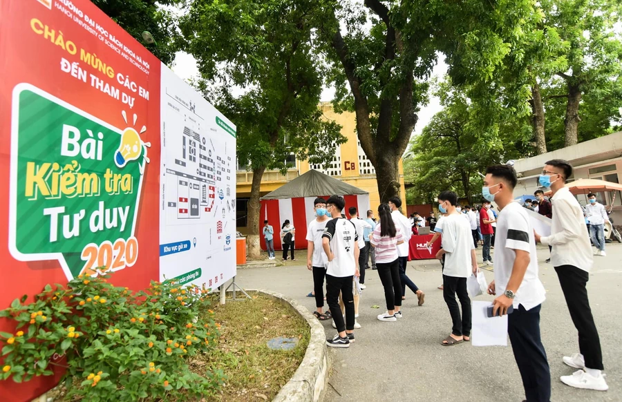 Thí sinh kiểm tra tư duy xét tuyển vào trường Đại học Bách khoa Hà Nội