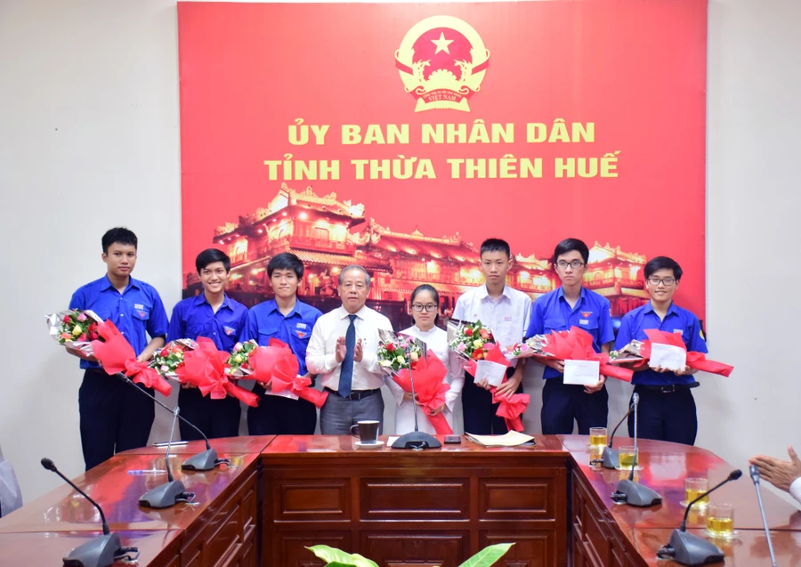 TT - Huế: Lần đầu trao danh hiệu “Học sinh Danh dự toàn trường”