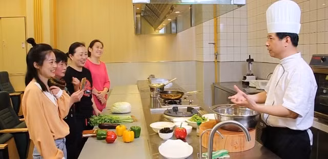 Một khóa học về giúp việc tại ĐH Mở Thượng Hải