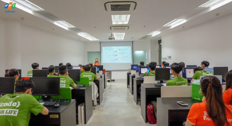 Lớp học đầu tiên tại FPT Software Academy.