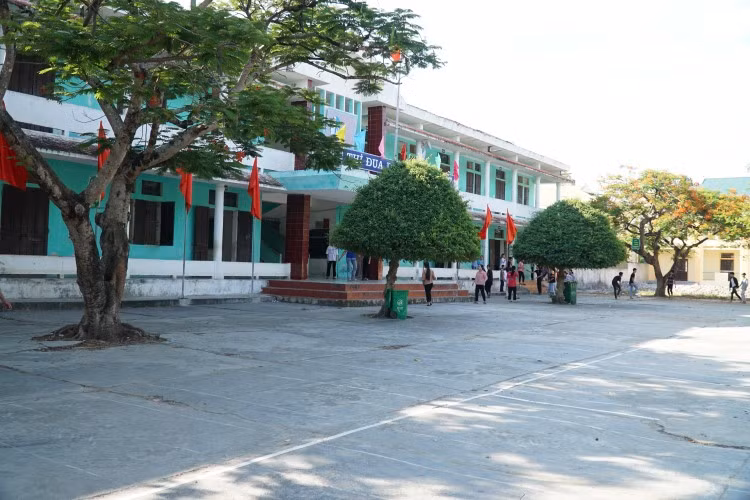 Trường THCS Sơn Hải là điểm nóng học sinh bỏ học nhiều năm của huyện Quỳnh Lưu, Nghệ An.