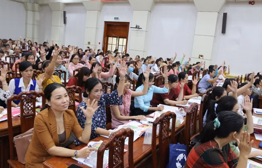 Cán bộ, GV dạy lớp 1 năm học 2020 - 2021 được tập huấn, sẵn sàng dạy học. Ảnh: X. Uyên