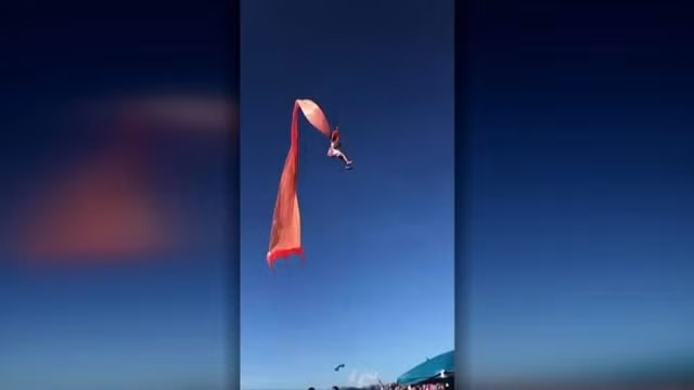 Bé gái 3 tuổi bị diều nhấc lên không