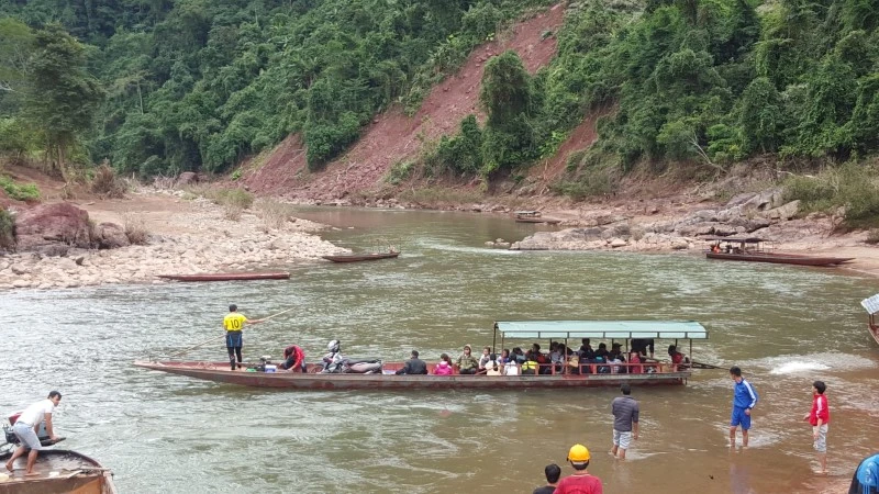 Do là tỉnh miền núi, biên giới khó khăn nên việc mua sắm trang thiết bị phục vụ học tập là hết sức bức thiết.