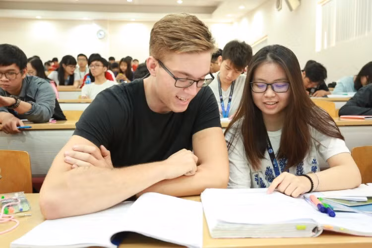 SV các trường đối tác quốc tế đến học tập tại IU. Ảnh: NTCC
