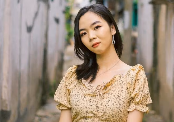 Em Dương Ngọc Trâm, đạt điểm 10 môn Ngữ văn THPT. Ảnh: NVCC.