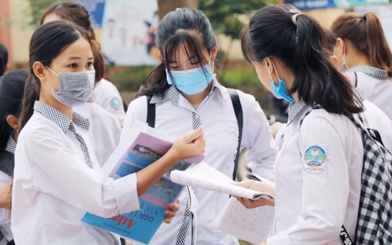 Thí sinh tại Tam Nông (Phú Thọ) sau buổi thi thứ 3. 