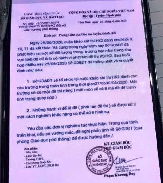 Văn bản giả do học sinh tự cắt ghép bằng phần mềm trên điện thoại