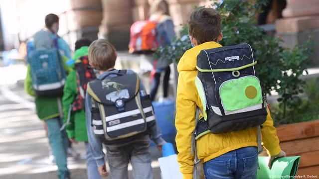 HS Đức bắt đầu tới trường sau kỳ nghỉ hè