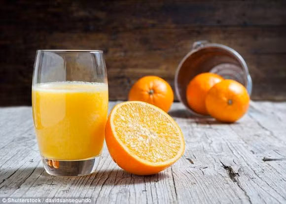 Các nhà khoa học khuyên bạn nên để nước cam trong tủ lạnh rồi mới uống, lý do tại sao?