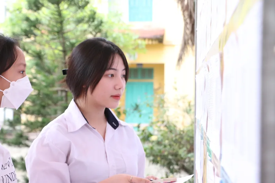 Thí sinh tham dự kỳ thi tốt nghiệp THPT năm 2023 tại điểm thi Trường THPT Trần Hưng Đạo, TP Nam Định, tỉnh Nam Định. Ảnh: Đình Tuệ.