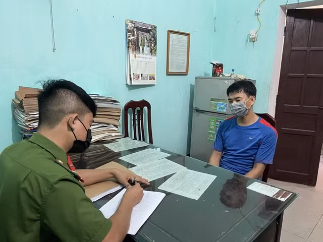 Phạm Quang Trung tại cơ quan công an.