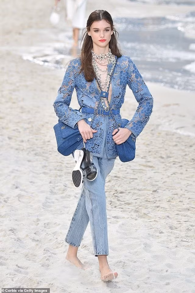 Mốt túi "song sinh" gây sốt trên sàn diễn thời trang thế giới ảnh 3