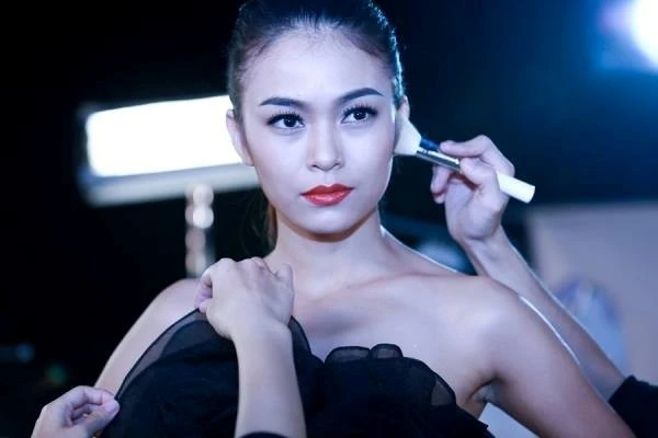 Quán quân Vietnam’s Next Top Model tạm thời qua cơn nguy kịch