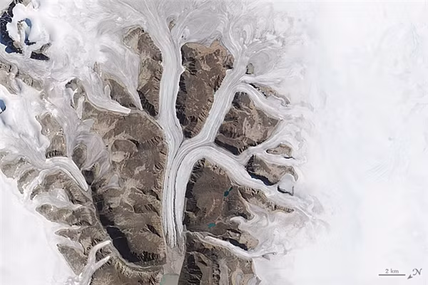 Chữ K:&nbsp;Những dòng sông băng tại khu vực Pond Inlet ở Công viên Quốc gia Sirmilik, thuộc vùng Qikiqtaaluk, Nunavut, Canada