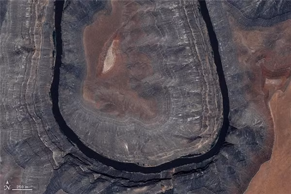 Chữ U: Công viên Quốc gia Goosenecks, Utah