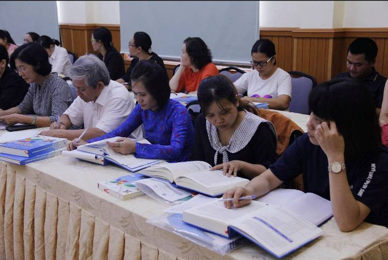 Học viên tiêu biểu đến từ hơn 80 trung tâm, cơ sở hoạt động trong lĩnh vực nuôi dạy trẻ rối loạn phổ tự kỷ tại buổi tập huấn Học viên tiêu biểu đến từ hơn 80 trung tâm, cơ sở hoạt động trong lĩnh vực nuôi dạy trẻ rối loạn phổ tự kỷ tại buổi tập huấn