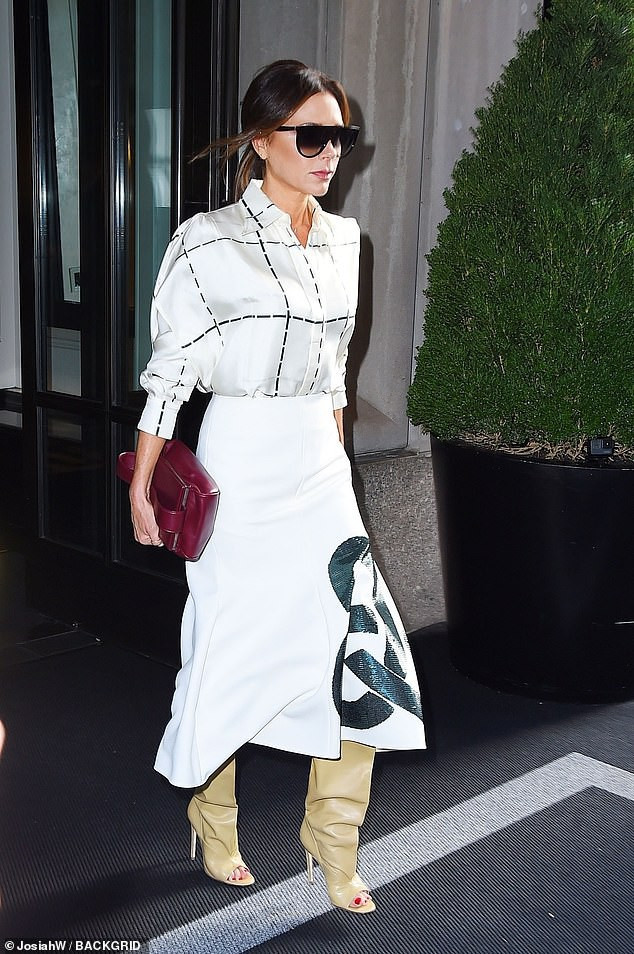 victoria beckham sành điệu ra phố với trang phục tự thiết kế hình 10 victoria beckham sanh dieu ra pho voi trang phuc tu thiet ke hinh 10