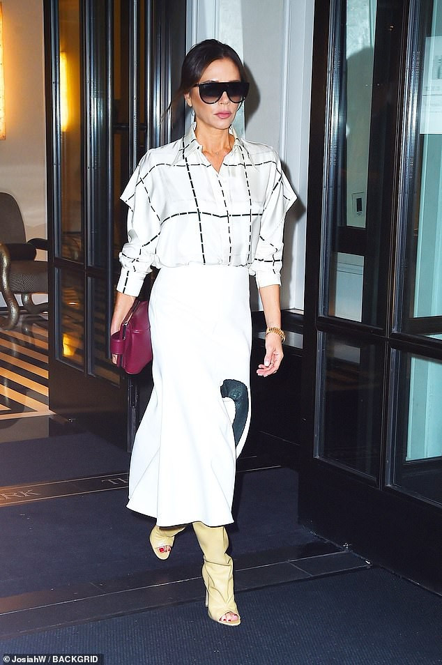 victoria beckham sành điệu ra phố với trang phục tự thiết kế hình 8 victoria beckham sanh dieu ra pho voi trang phuc tu thiet ke hinh 8