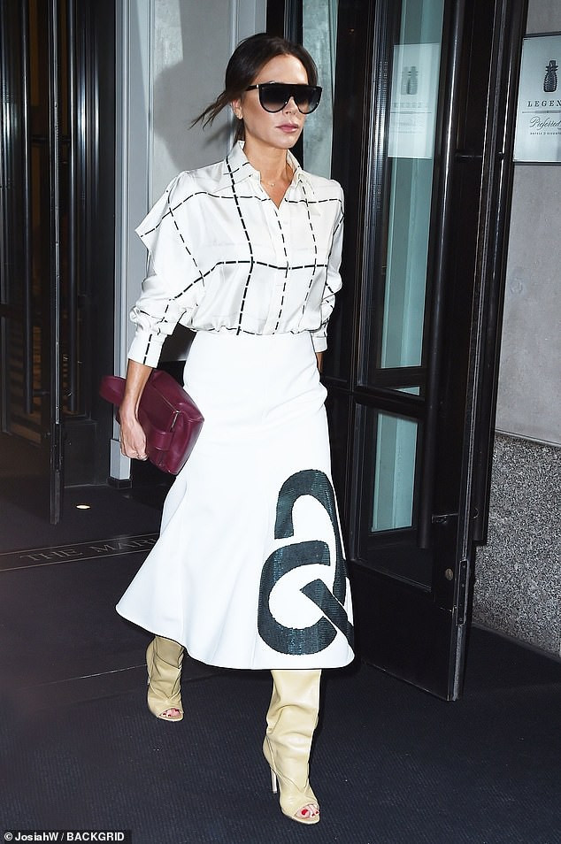 victoria beckham sành điệu ra phố với trang phục tự thiết kế hình 1 victoria beckham sanh dieu ra pho voi trang phuc tu thiet ke hinh 1