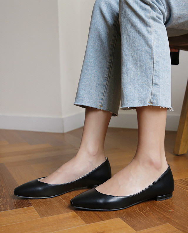 Tối thiểu, chị em ngoài 30 tuổi nên có 5 mẫu giày sau để luôn mặc đẹp đến từng chi tiết - Ảnh 20.