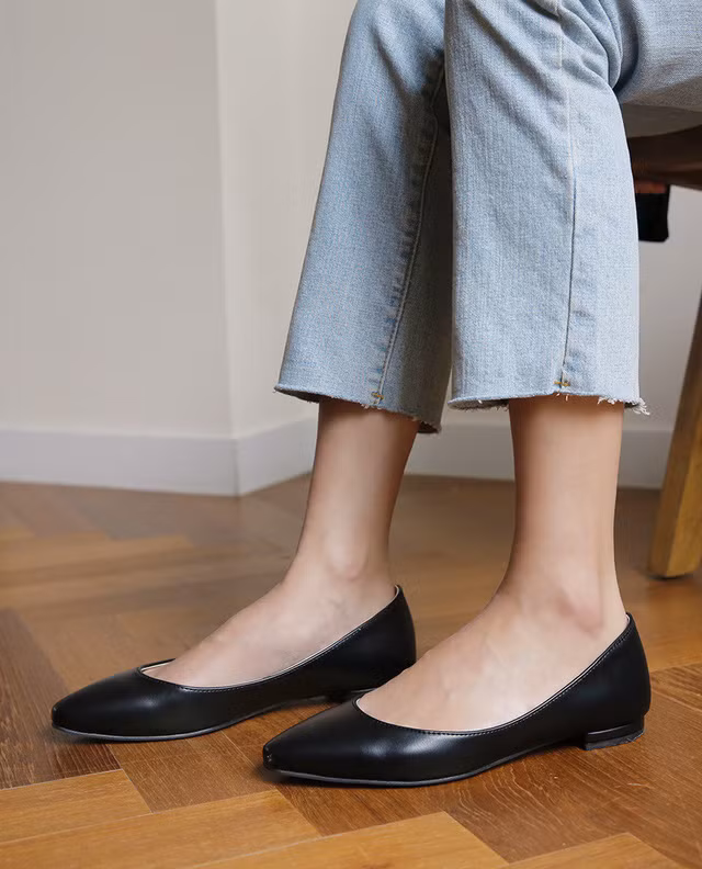 Tối thiểu, chị em ngoài 30 tuổi nên có 5 mẫu giày sau để luôn mặc đẹp đến từng chi tiết - Ảnh 20.