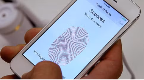 Kể từ phiên bản iPhone 5S trở đi, các thiết bị có thể mở khóa màn hình bằng Touch ID. 