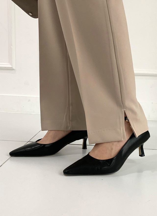 Tối thiểu, chị em ngoài 30 tuổi nên có 5 mẫu giày sau để luôn mặc đẹp đến từng chi tiết - Ảnh 4.