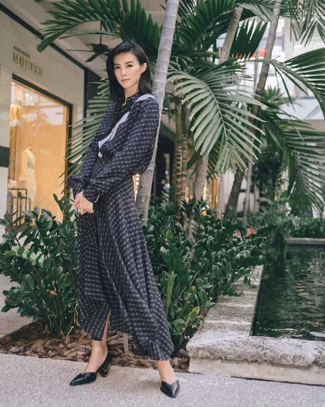 Tối thiểu, chị em ngoài 30 tuổi nên có 5 mẫu giày sau để luôn mặc đẹp đến từng chi tiết - Ảnh 1.