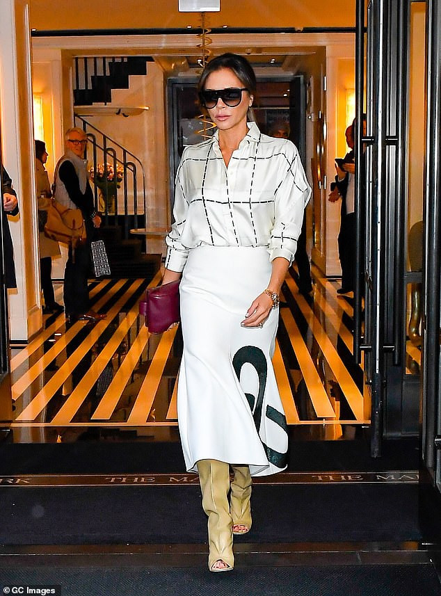 victoria beckham sành điệu ra phố với trang phục tự thiết kế hình 4 victoria beckham sanh dieu ra pho voi trang phuc tu thiet ke hinh 4