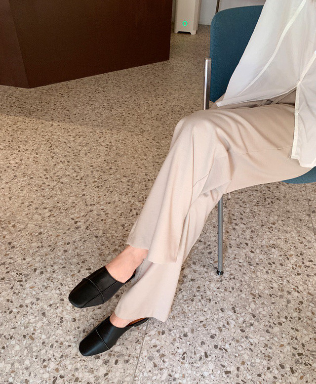 Tối thiểu, chị em ngoài 30 tuổi nên có 5 mẫu giày sau để luôn mặc đẹp đến từng chi tiết - Ảnh 5.