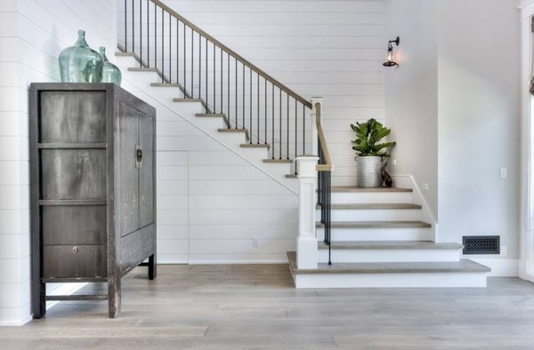 Những mẫu cầu thang nhà ống 2 tầng hứa hẹn “làm mưa làm gió” năm 2020 ảnh 13 nhung mau cau thang nha ong 2 tang hua hen “lam mua lam gio” trong nam 2020 - 14