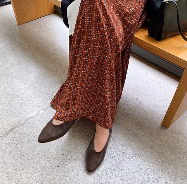 Tối thiểu, chị em ngoài 30 tuổi nên có 5 mẫu giày sau để luôn mặc đẹp đến từng chi tiết - Ảnh 17.