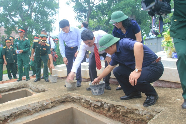 Hài cốt liệt sỹ quân tình nguyện Việt Nam được an táng tại Nghĩa trang Liệt sỹ Tông Khao