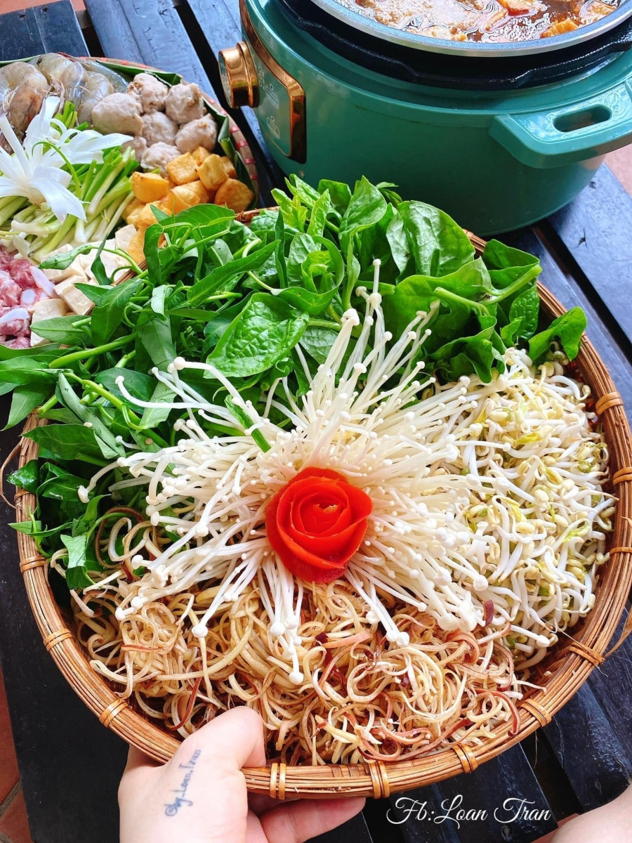 Rau ăn kèm lẩu riêu cua.