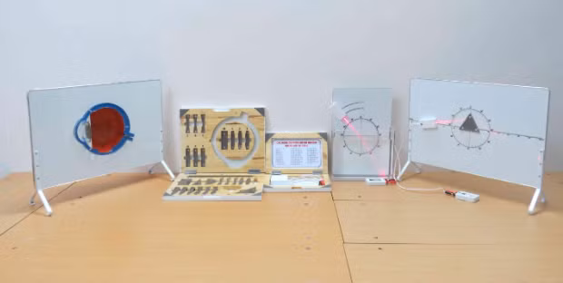 Bộ thí nghiệm quang học đa năng của nhóm tác giả ở Thái Bình.