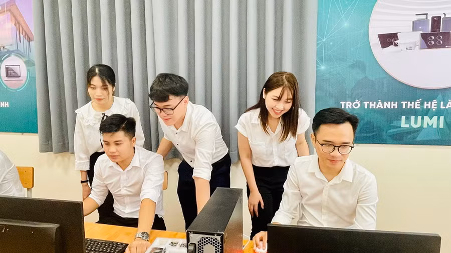 Trường Đại học Kỹ thuật Công nghiệp thường xuyên quan tâm, tuyên truyền và có những định hướng đúng đắn trong việc sử dụng mạng xã hội an toàn cho sinh viên